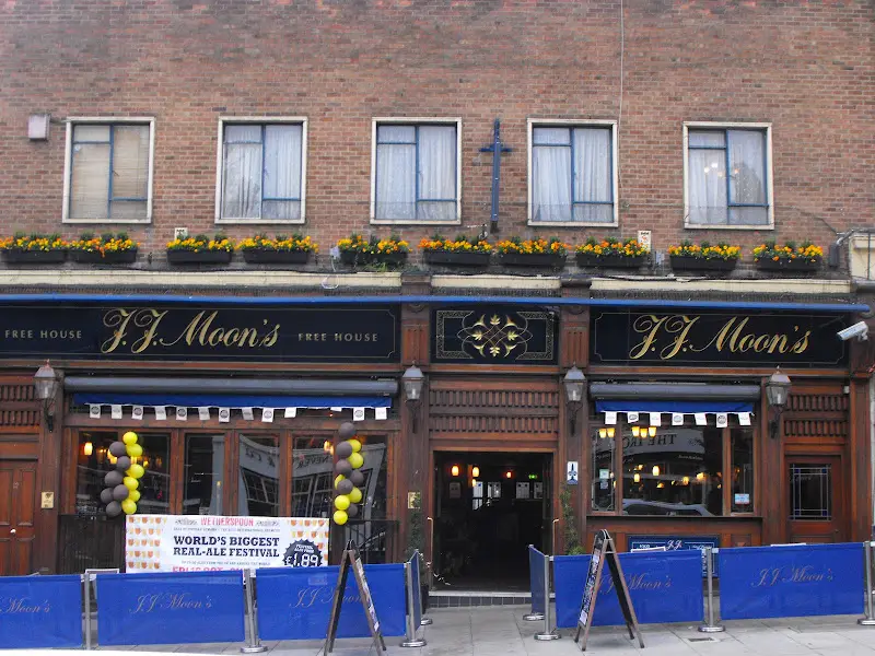J.J. Moon's, Ruislip Manor