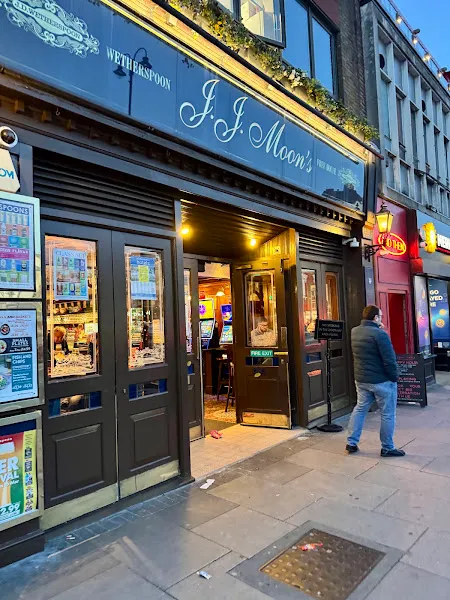 J.J. Moon's, Tooting