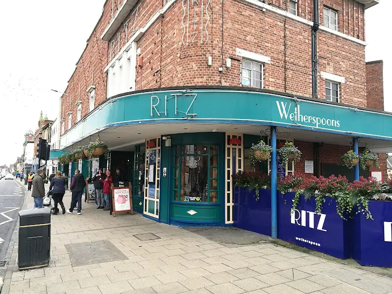 Ritz, Lincoln