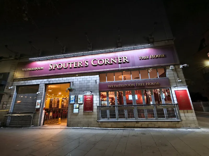 Spouter's Corner, Wood Green
