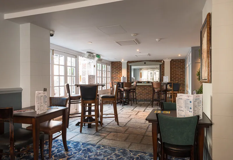 The Dolphin & Anchor, Chichester
