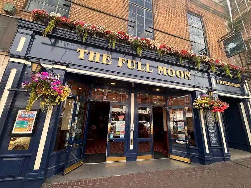 The Full Moon, Dudley