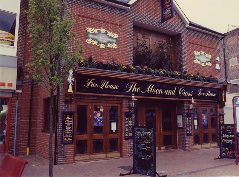 The Moon and Cross, Waltham Cross