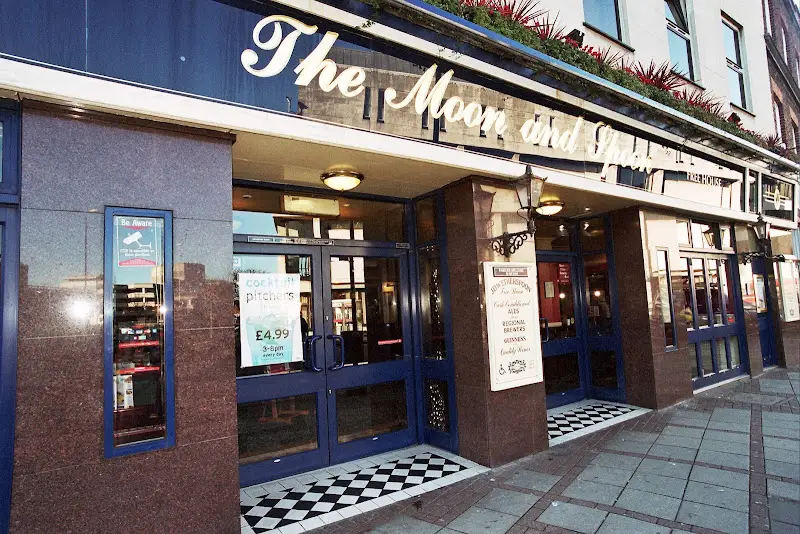 The Moon and Spoon, Slough