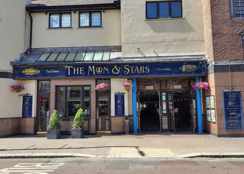 The Moon & Stars, Penge
