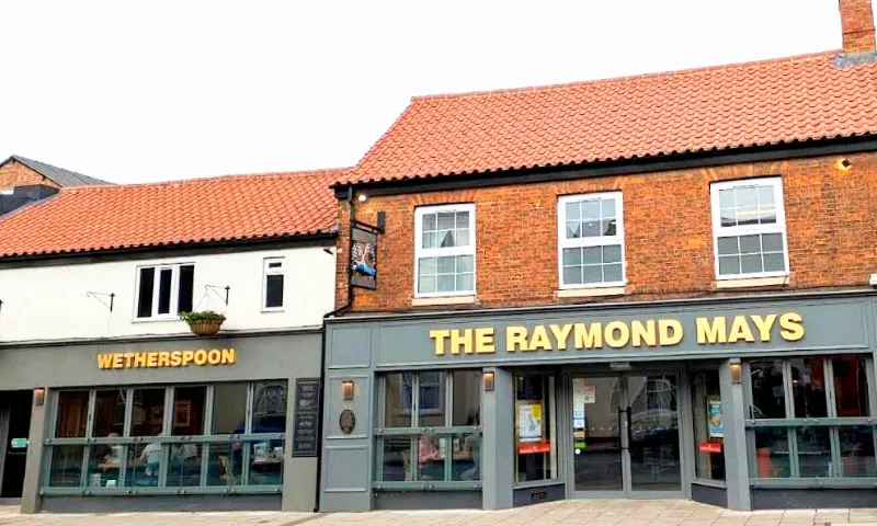 The Raymond Mays, Bourne