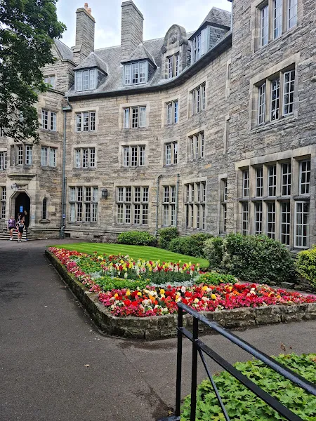 The Red Gown, St Andrews