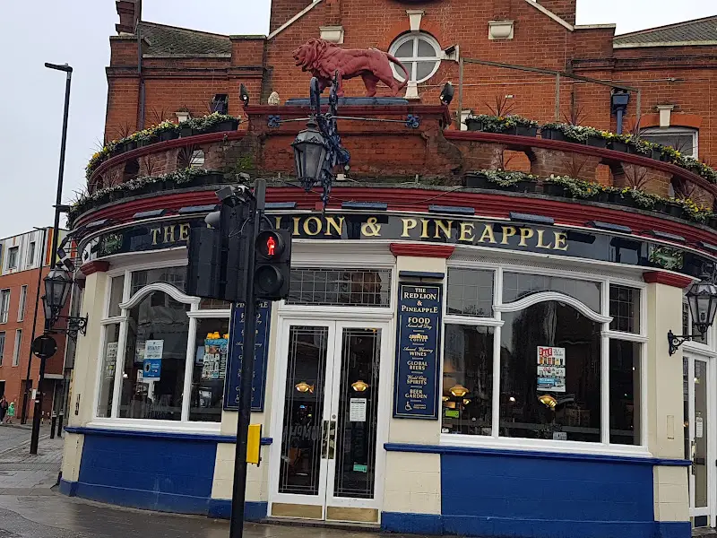 The Red Lion & Pineapple, Acton