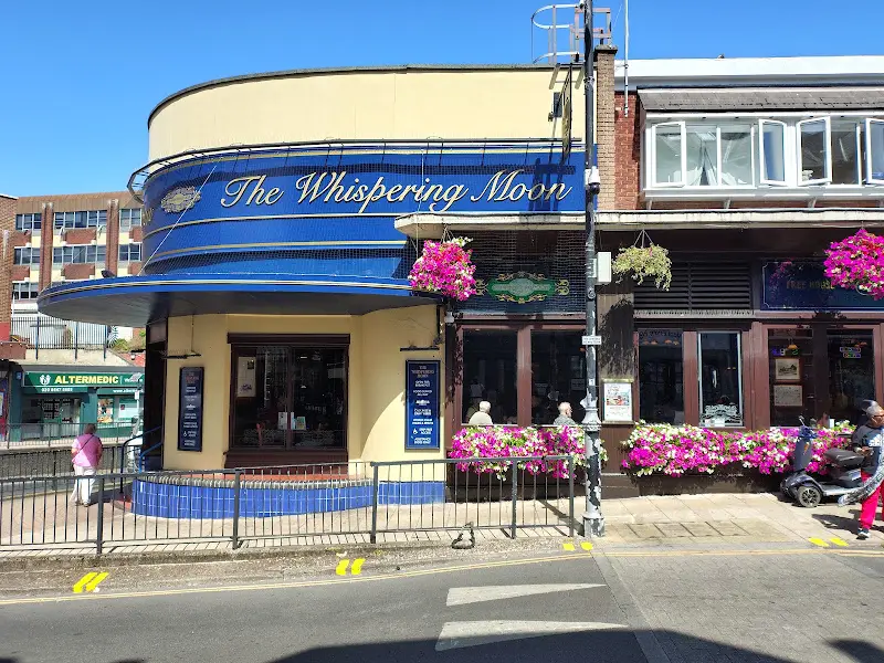 The Whispering Moon, Wallington